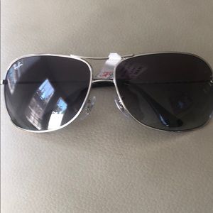 New RayBan silgry pilot